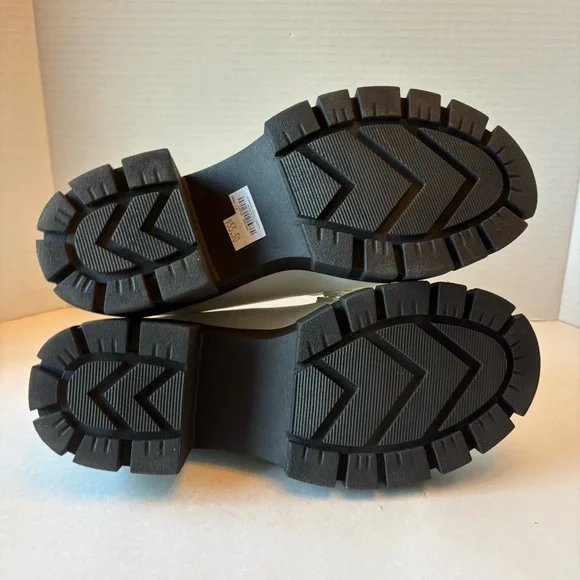 Torrid Chunky White Loafers with Chain size 7.5 WW - Picture 11 of 14